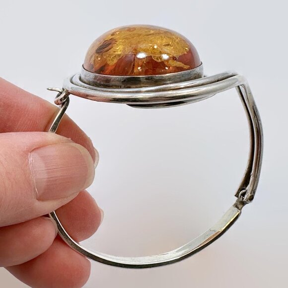 Amber Bracelet, Honey Amber, Sterling Silver, Hinged Bangle, Vintage Bracelet - Picture 4 of 6